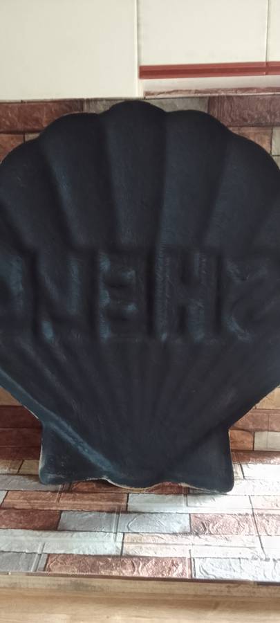 large shell embossed clam sign